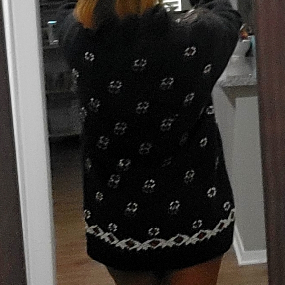 VTG | Vintage Black & Red Wool Knit Snowflake Sweater - Picture 9 of 16